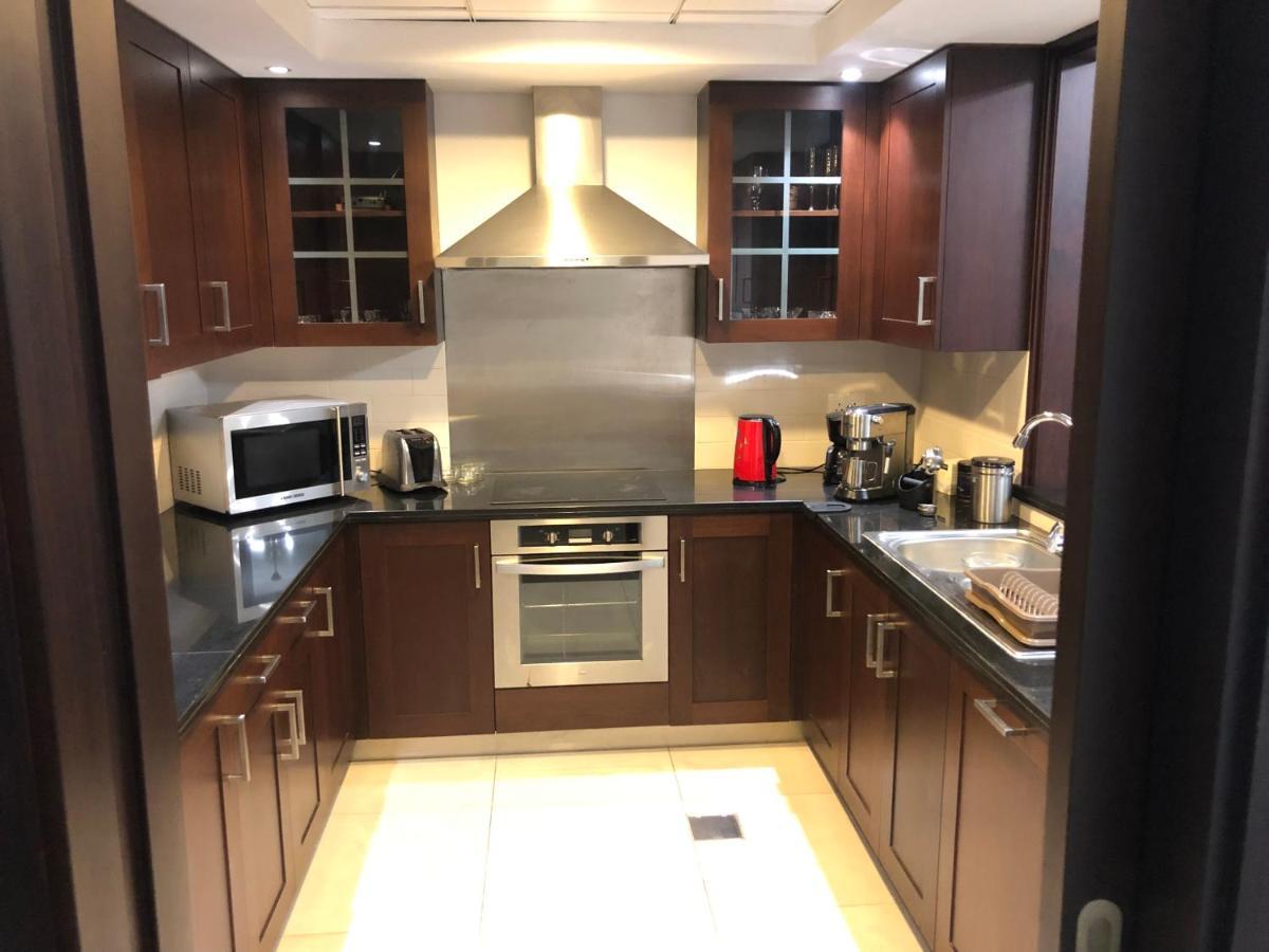 Downtown Boulevard One Bedroom Apt In 29 Blvd غرفة وصالة Burj & Fountain View Master Bedroom Plus 2 Single Beds In Living Room Dubai Esterno foto