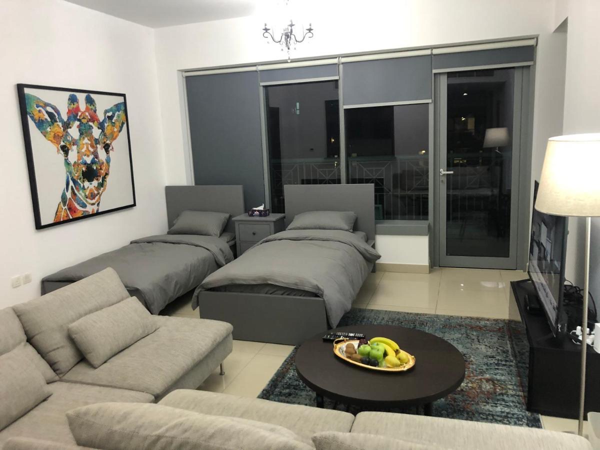 Downtown Boulevard One Bedroom Apt In 29 Blvd غرفة وصالة Burj & Fountain View Master Bedroom Plus 2 Single Beds In Living Room Dubai Esterno foto