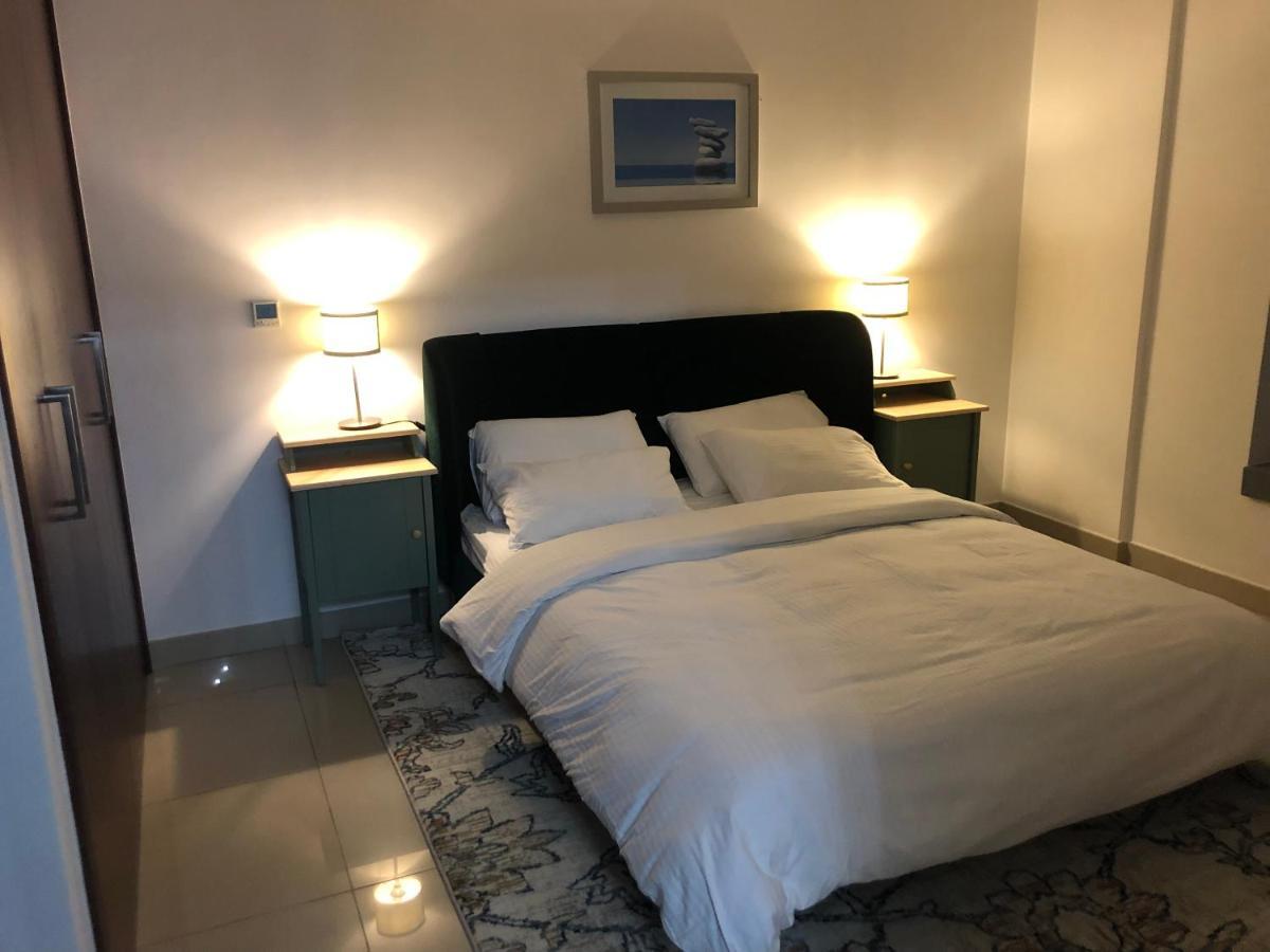 Downtown Boulevard One Bedroom Apt In 29 Blvd غرفة وصالة Burj & Fountain View Master Bedroom Plus 2 Single Beds In Living Room Dubai Esterno foto